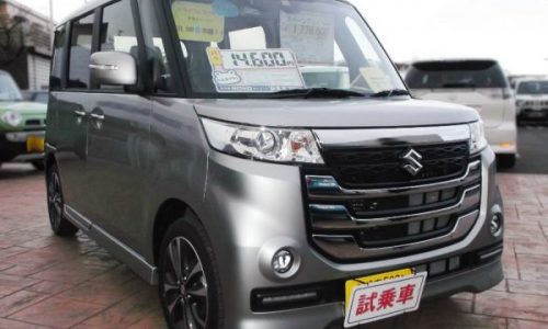 スペーシアカスタムZ（Xターボ）シルバーの全体画像