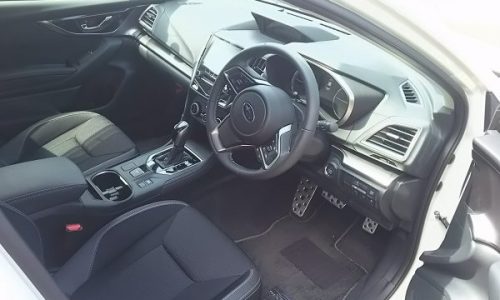 インプレッサの運転席
