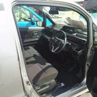ワゴンRスティングレー・ハイブリッドTターボの運転席画像