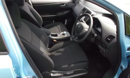リーフの運転席まわり