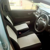 新型ミライースの運転席