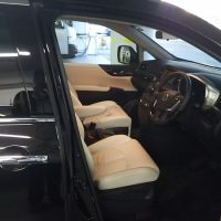 エルグランドの運転席画像