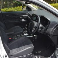 アウトランダーPHEVの運転席画像