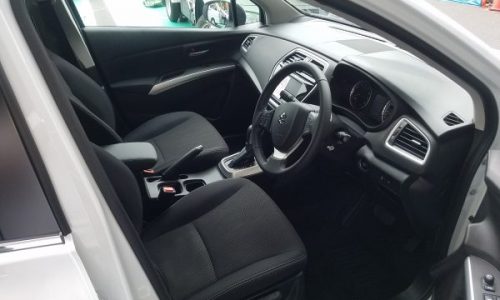SX-4 Sクロスの運転席