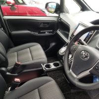 新型ヴォクシーZSの運転席