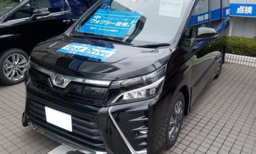 新型ヴォクシーの全体画像