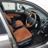 クロスオーバー7の運転席画像