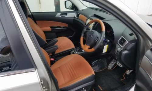 クロスオーバー7の運転席画像