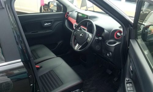 キャストスポーツの運転席画像