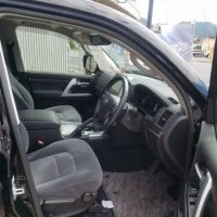 ランドクルーザーの運転席画像