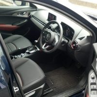 マツダCX-3の運転席画像