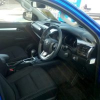 トヨタ「ハイラックス」の運転席画像