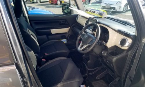 XBEE『ハイブリッドMX』の運転席