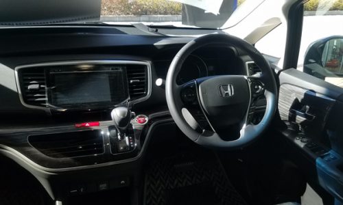 オデッセイハイブリッド・アブソルートEXの運転席画像