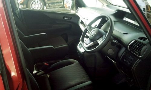 セレナe-POWERの運転席画像