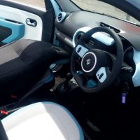 トゥインゴの運転席画像