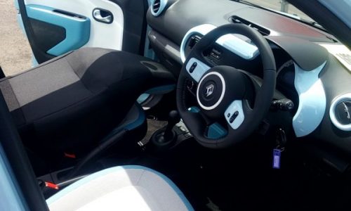 トゥインゴの運転席画像