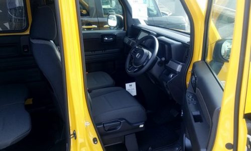 N-VAN+スタイルFUNの運転席画像