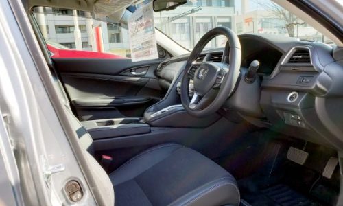 ホンダ「インサイト」EXの運転席画像