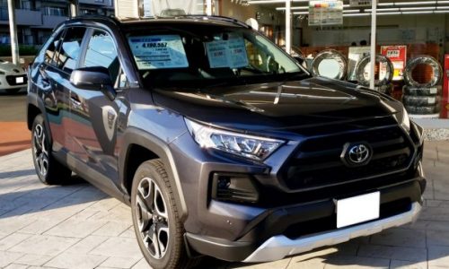 新型RAV4の全体画像