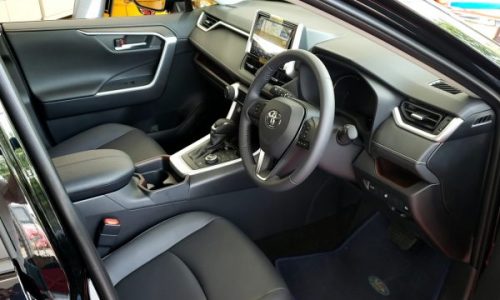 RAV4の運転席の画像