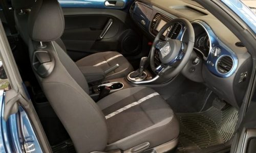 ビートルの運転席画像